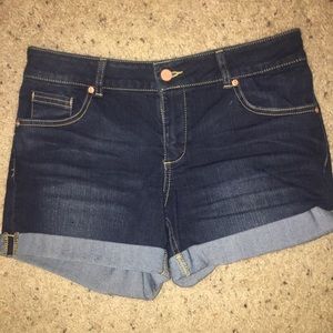 Size 6 dark denim shorts!